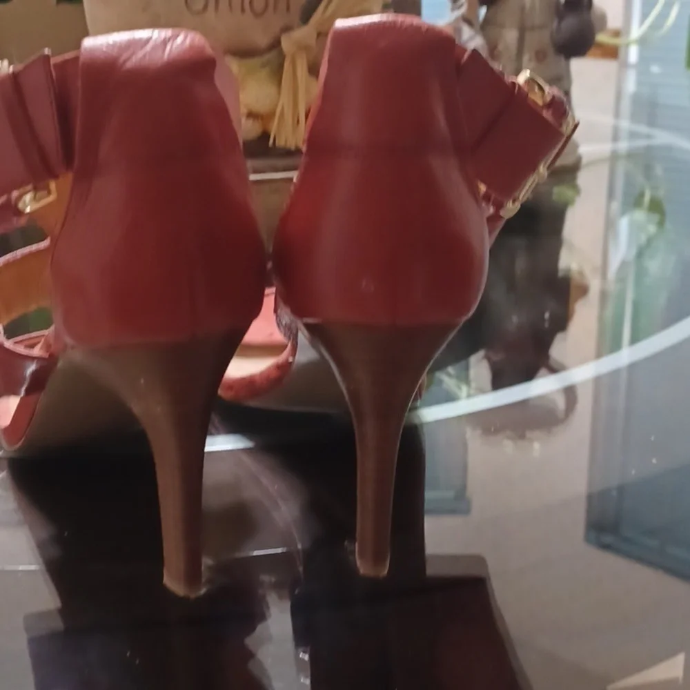 NINE WEST SIZE 8 PUMPS